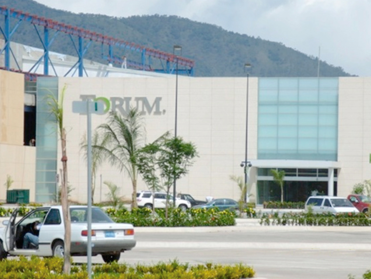 forum_tepic_fachada_muro_cortina